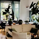 Maison Noire Westende-bad Incl Parking & Ontbijt