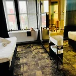 Maison Noire Westende-bad Incl Parking & Ontbijt Bed & Breakfast