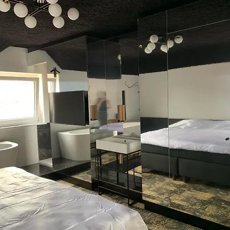 Maison Noire Westende-bad Incl Parking & Ontbijt
