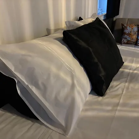 Maison Noire Westende-bad Incl Parking & Ontbijt Bed and Breakfast Middelkerke