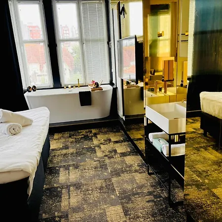 Maison Noire Westende-bad Incl Parking & Ontbijt Bed and Breakfast