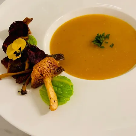 Maison Noire Westende-bad Incl Parking & Ontbijt 住宿加早餐酒店 4*