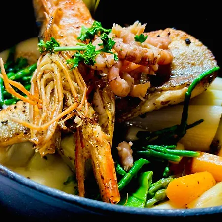 Maison Noire Westende-bad Incl Parking & Ontbijt 住宿加早餐酒店 4*