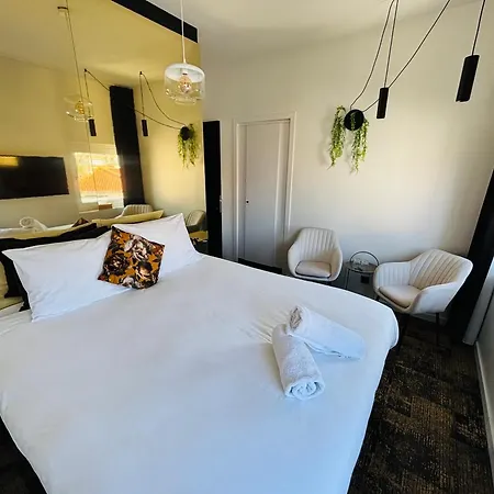 Maison Noire Westende-bad Incl Parking & Ontbijt 4*