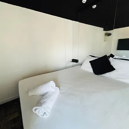 Maison Noire Westende-bad Incl Parking & Ontbijt