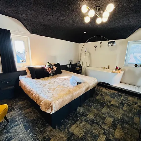 Maison Noire Westende-bad Incl Parking & Ontbijt Couette-café Middelkerke