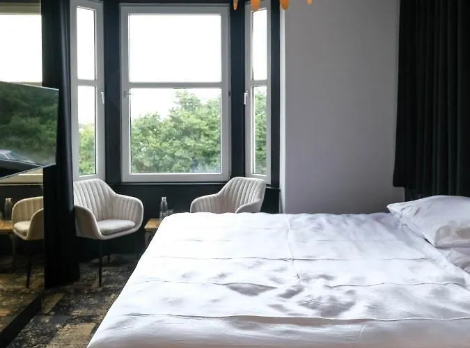 Maison Noire Westende-bad Incl Parking & Ontbijt 住宿加早餐酒店