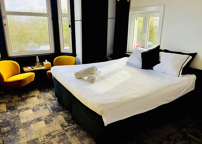 住宿加早餐酒店 Maison Noire Westende-bad Incl Parking & Ontbijt 4*