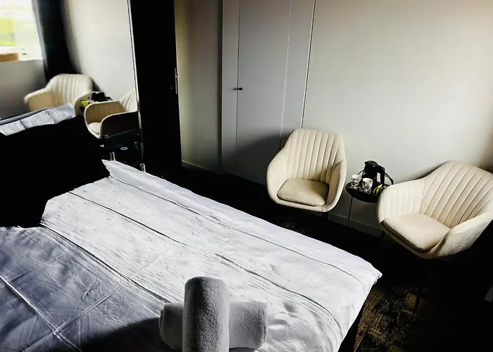 Maison Noire Westende-bad Incl Parking & Ontbijt Bed & Breakfast