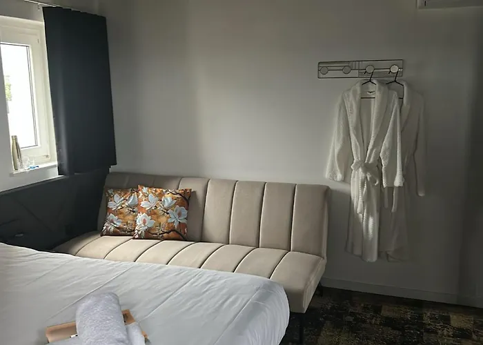 住宿加早餐酒店 Maison Noire Westende-bad Incl Parking & Ontbijt 4*