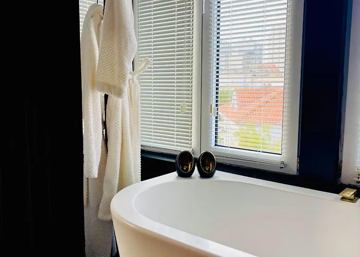 Maison Noire Westende-bad Incl Parking & Ontbijt Bed & Breakfast Middelkerke