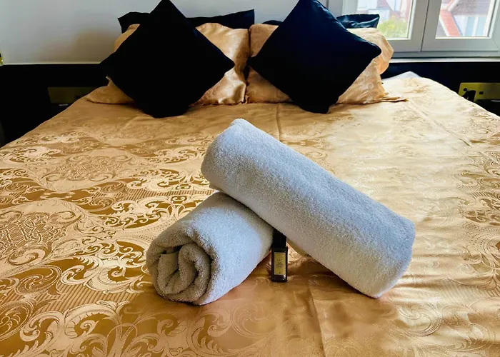 Maison Noire Westende-bad Incl Parking & Ontbijt 4*