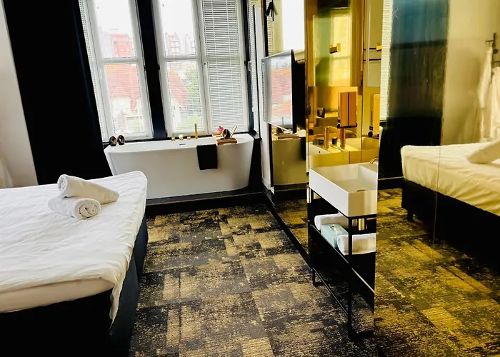 Maison Noire Westende-bad Incl Parking & Ontbijt Bed & Breakfast