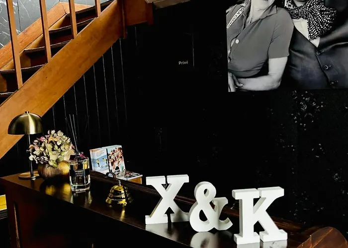 Maison Noire Westende-bad Incl Parking & Ontbijt 住宿加早餐酒店 4*