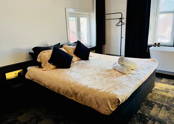 Maison Noire Westende-bad Incl Parking & Ontbijt 4*