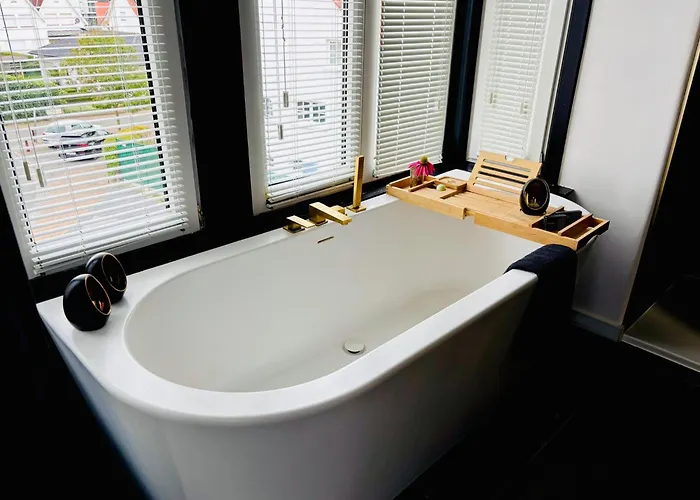 住宿加早餐酒店 Maison Noire Westende-bad Incl Parking & Ontbijt