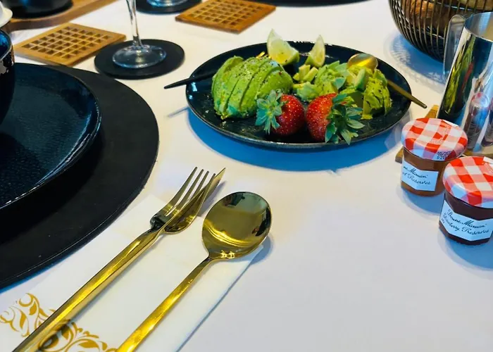 Maison Noire Westende-bad Incl Parking & Ontbijt 住宿加早餐酒店