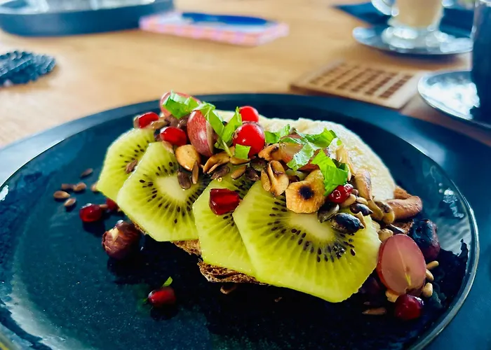 Maison Noire Westende-bad Incl Parking & Ontbijt 住宿加早餐酒店 4*