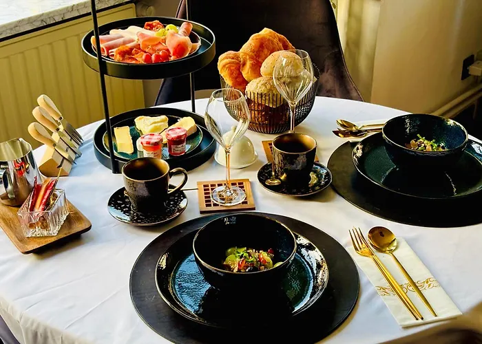 Maison Noire Westende-bad Incl Parking & Ontbijt 米德尔克尔克